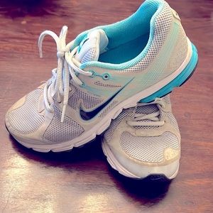 Women’s Nike Fitsole sneakers. Grey with aqua. Size 9 Good for wide foot.